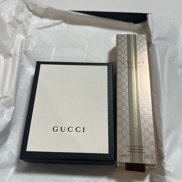 Gucci Interlocking G Charm Keyring and Gucci Premiere perfume gift set - Picture 3 of 6